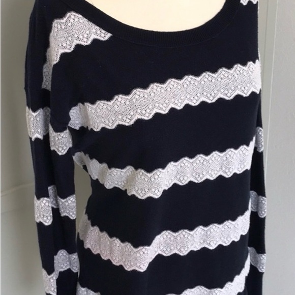 Navy and white American Eagle sweater - Picture 4 of 5